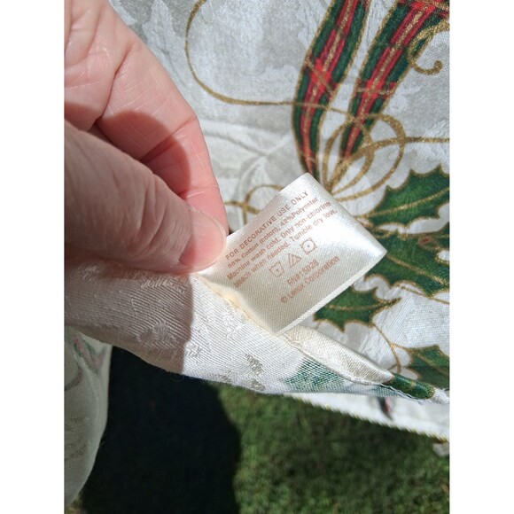 Lenox Holiday Christmas Tree Skirt 60" Diameter Holly & Ribbon - Picture 4 of 8